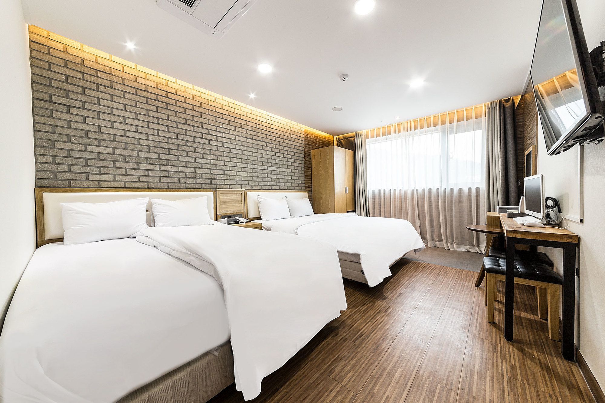 Diamond Tourist Hotel Inchon Exteriör bild